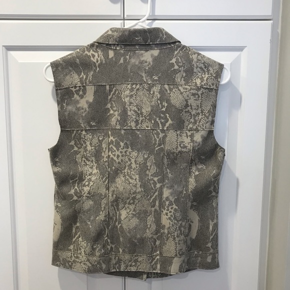 Vest - Picture 3 of 6